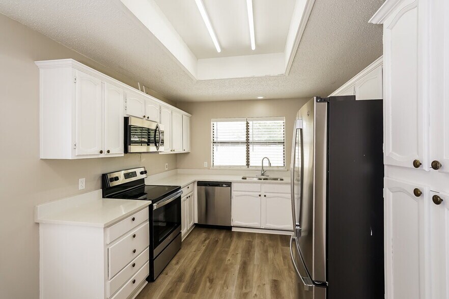 Building Photo - 2119 Cold Springs Dr