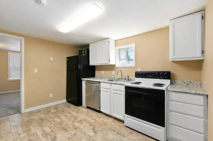 Building Photo - 528 W Magnolia St