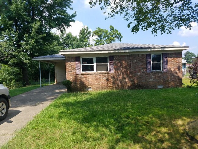 Building Photo - 713 Sorrells Dr