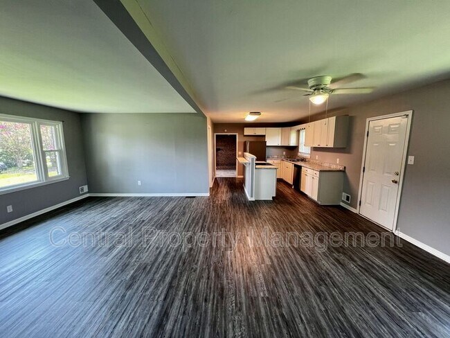 Building Photo - 104 Madison Cir