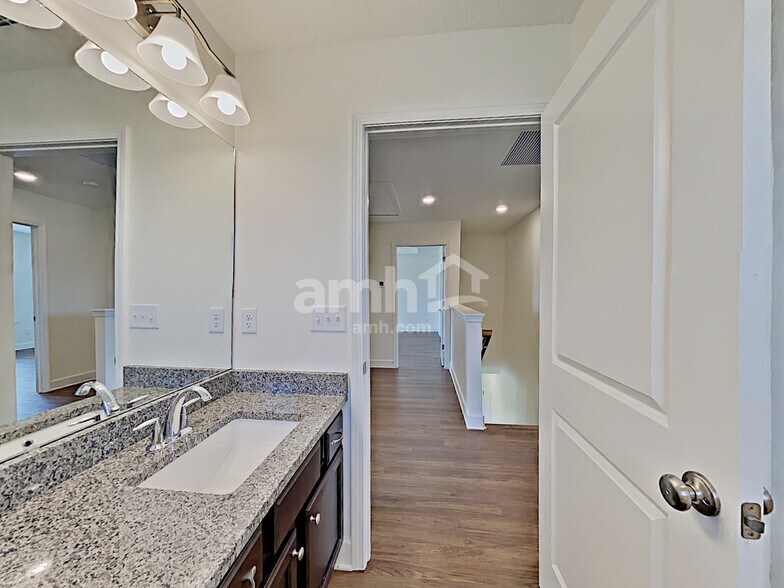 Building Photo - 636 Welcome Home Dr