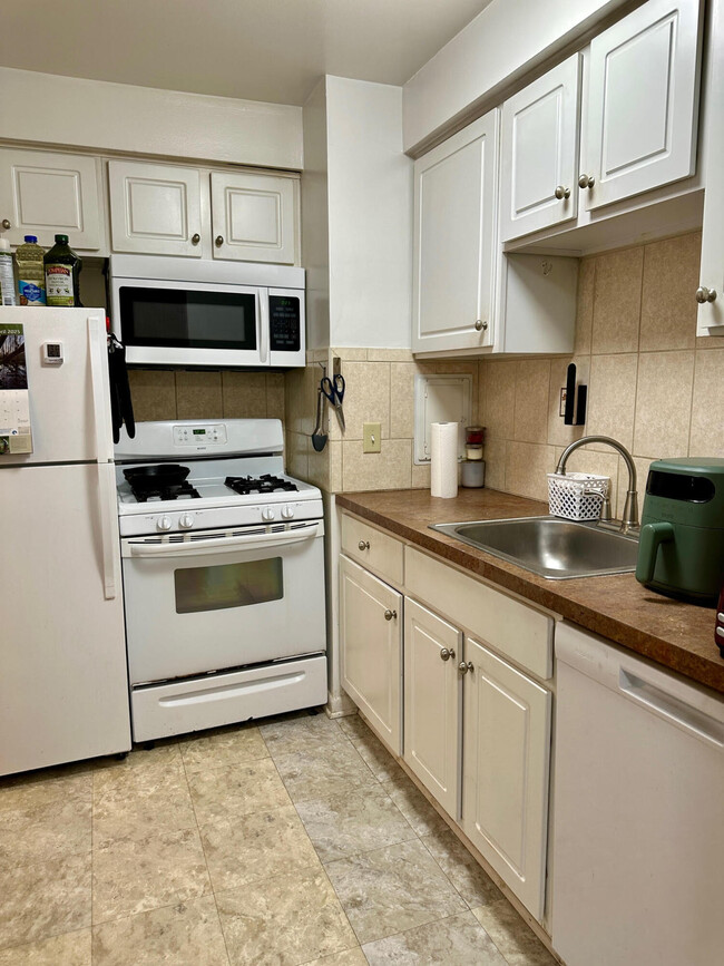 Building Photo - 1237 Island Dr