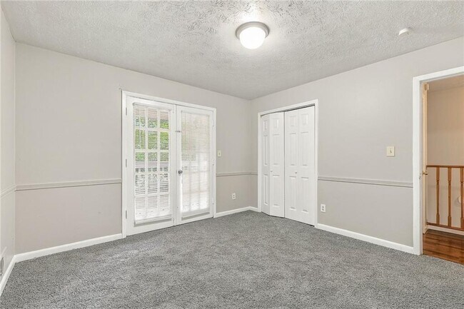 Building Photo - 1166 Shoreham Dr