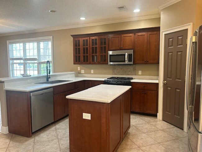 Building Photo - Spacious Single Family Home with Great Backyard!