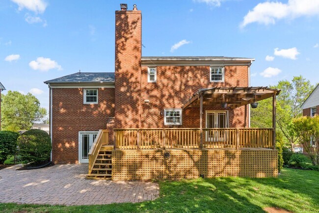 Building Photo - 3 Bed 2.5 Bath - Bethesda Split Level Single Family - Move In Ready