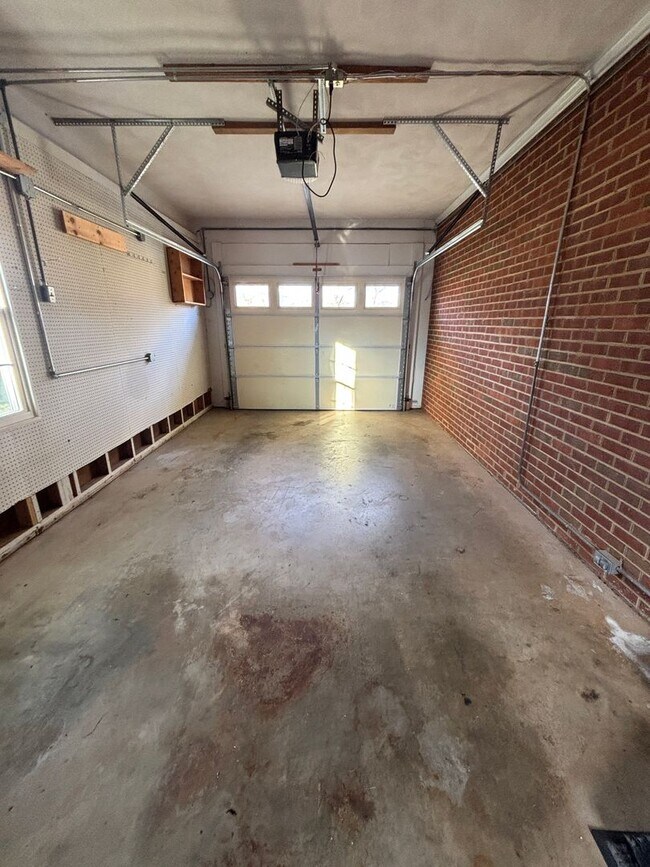 Building Photo - 136 Grimes St