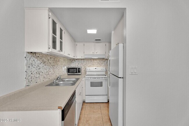 Building Photo - 3737 E Turney Ave