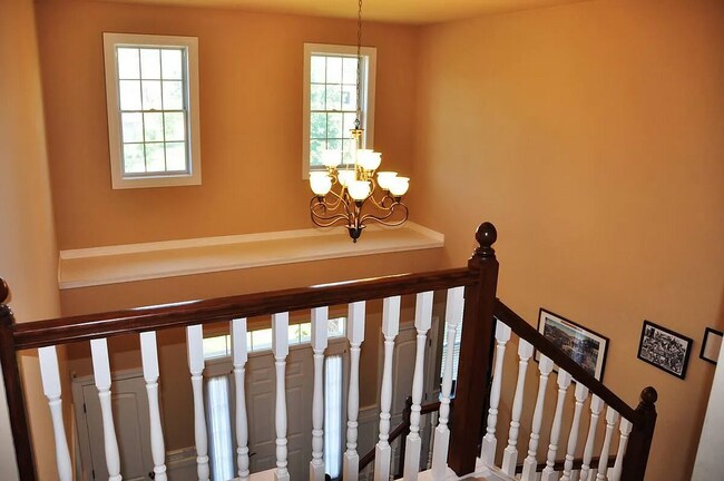 Building Photo - 4627 Sunburst Dr