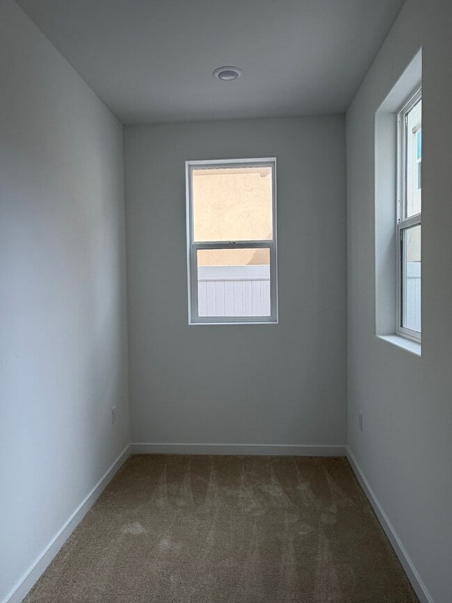 Building Photo - Brand New Construction in River Terrace Development!