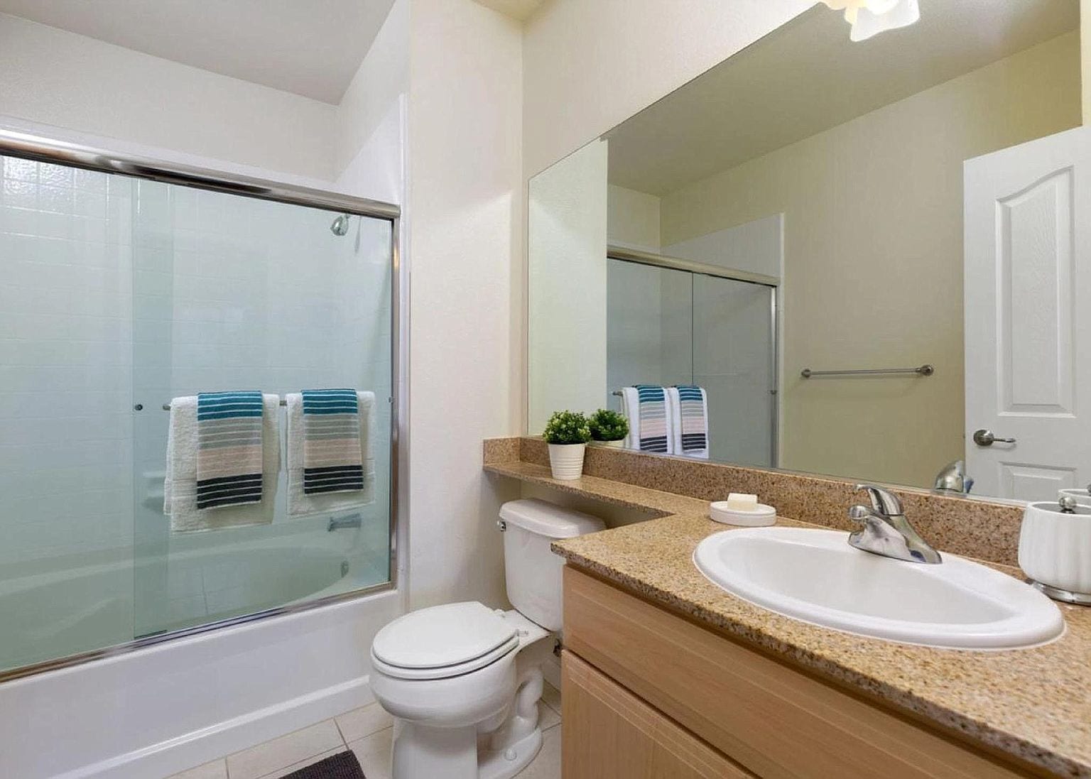 Master bathroom - 801 S Winchester Blvd