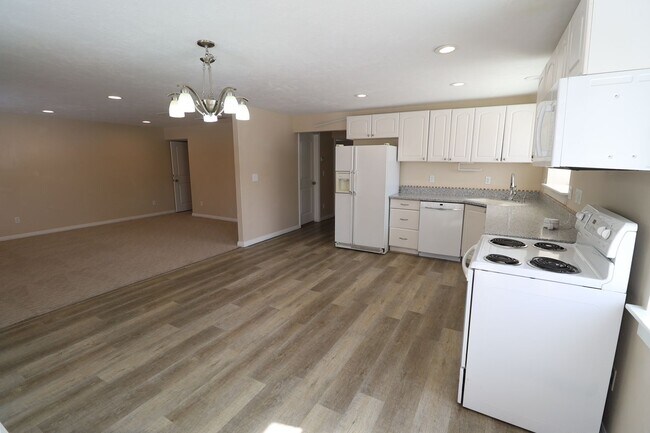 Building Photo - Large Pet Friendly House in the Foothills of Provo
