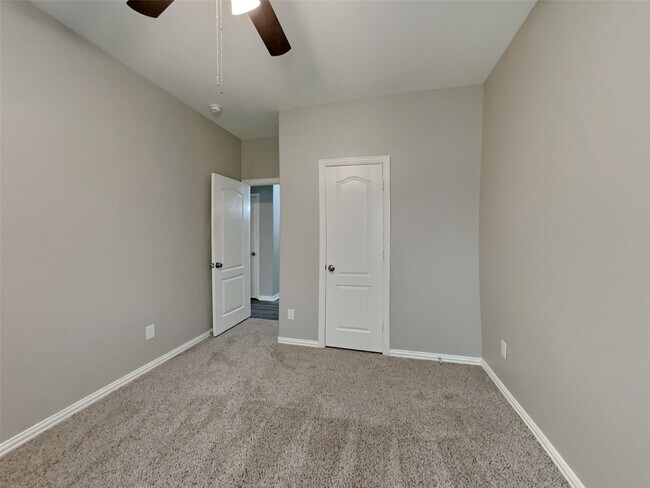 Building Photo - 3007 Lockeridge Village Dr