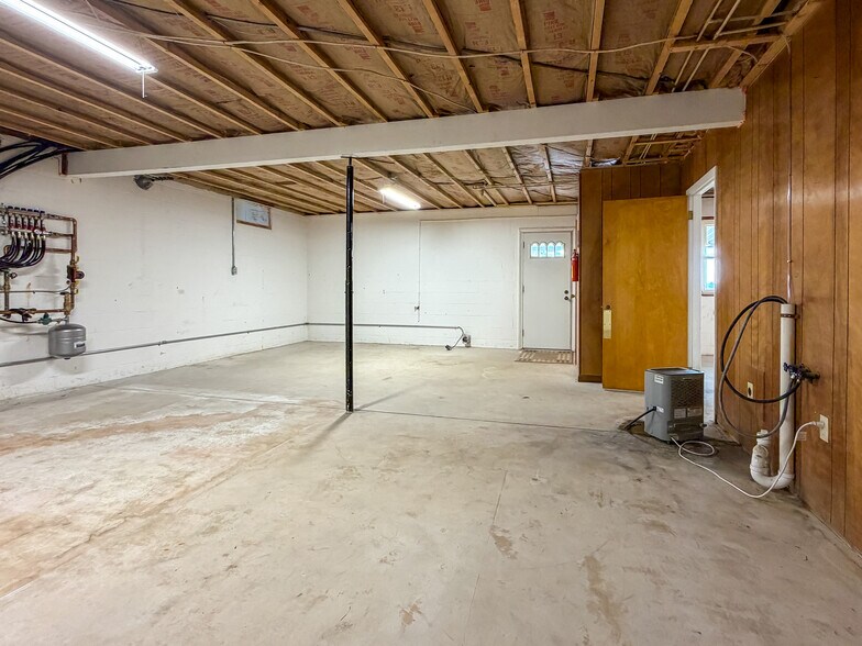 Building Photo - 1435 Bowmansville Rd