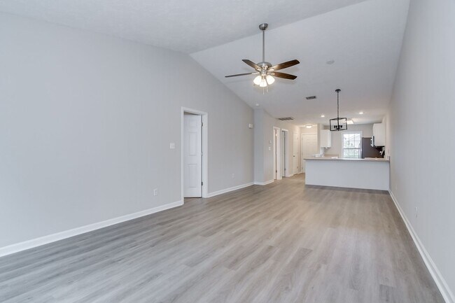 Building Photo - Updated 2 Bedroom 2 Bath Townhouse in Evans