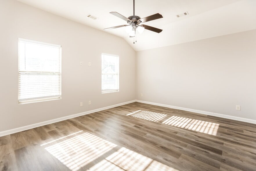 Building Photo - 137 Bethany Manor Dr
