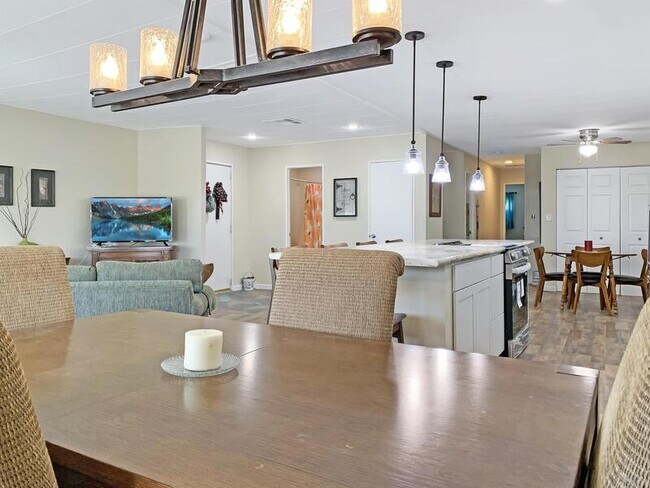 Building Photo - 73250 Broadmoor Dr
