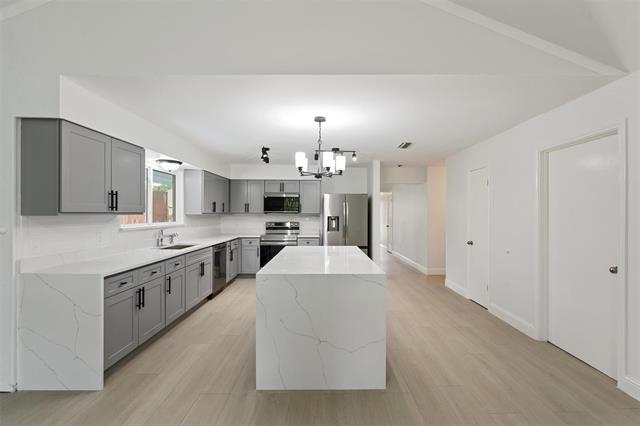 Building Photo - 2024 Oakmeadow St