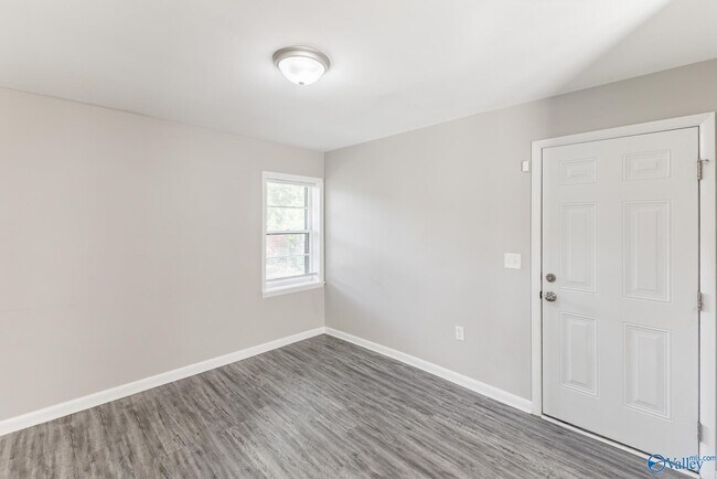 Building Photo - 2402 Mcclain Cir NW