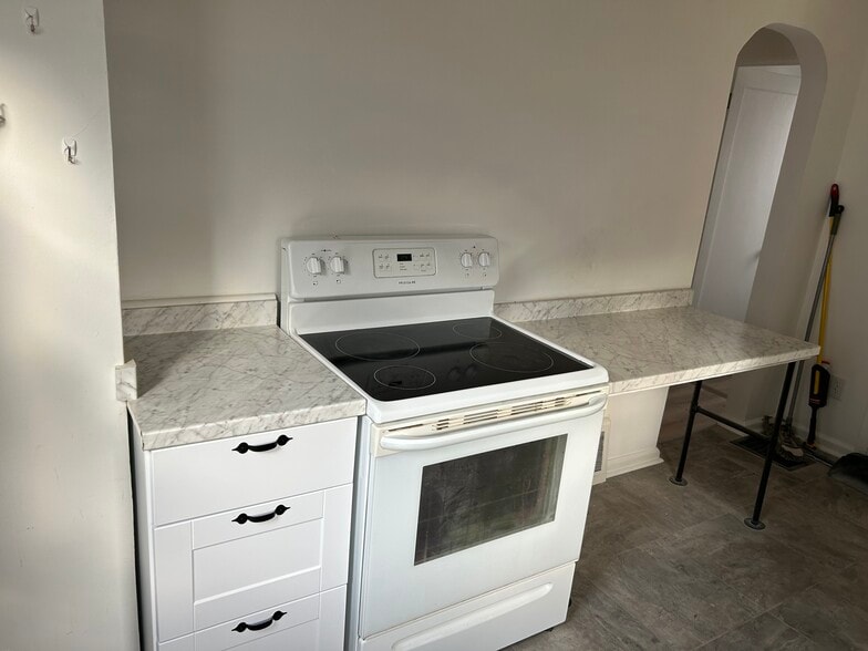 Building Photo - 355 W 200 N