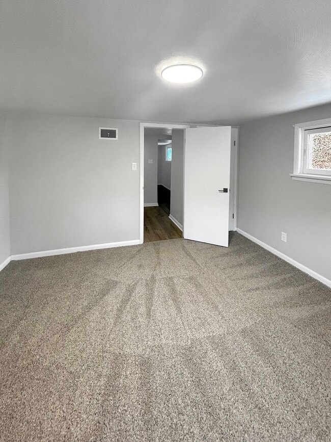 Building Photo - Welcome to this newly remodeled gem located in the heart of Collier, PA.