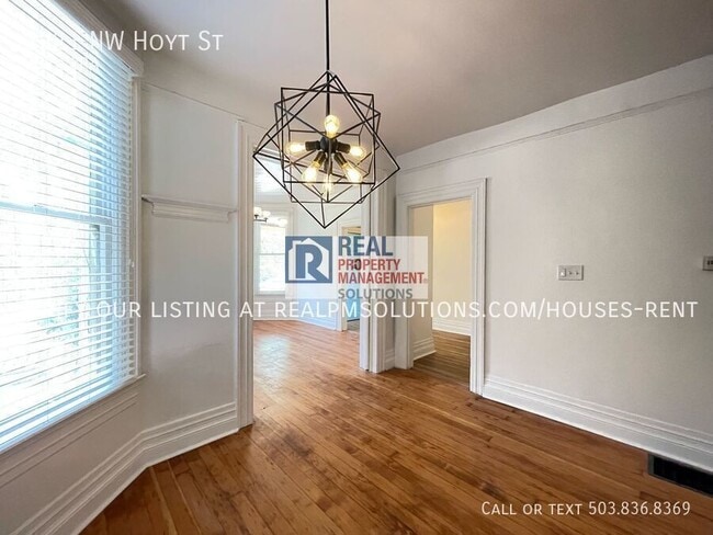 Building Photo - 2221 NW Hoyt St