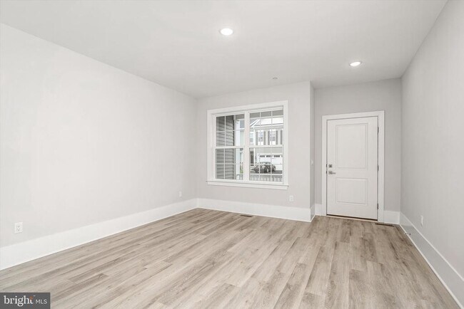 Building Photo - 4403 Thompson Dr