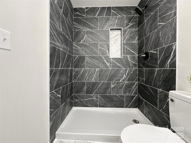 Building Photo - 226 Malvern Dr SW