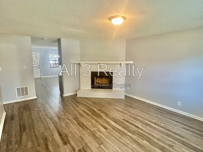 Building Photo - 8460 Pineland Dr