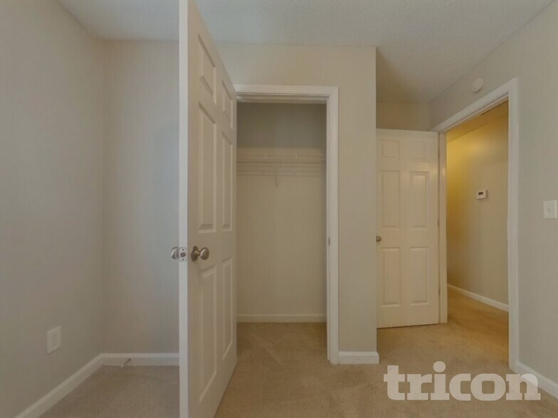 Building Photo - 1619 Spring Hill Ct
