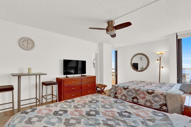 Building Photo - 5510 N Ocean Dr