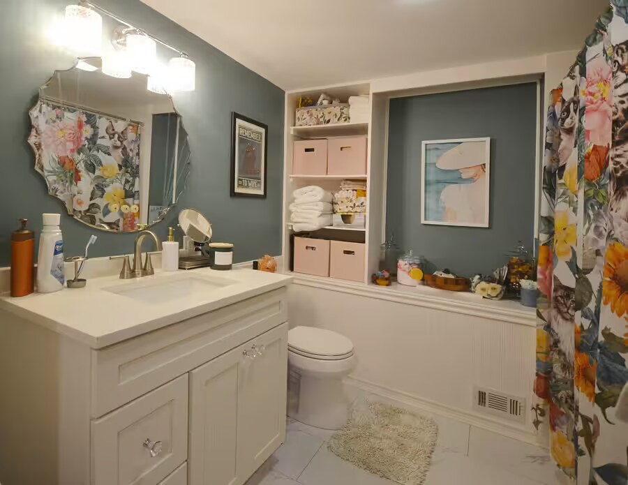 Full bath - second floor - 318 Sterling St