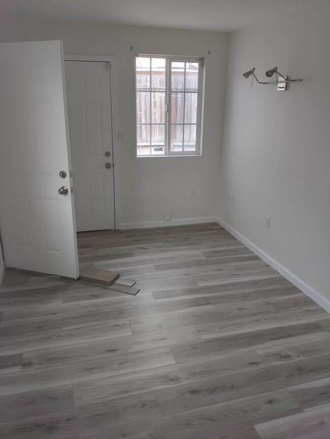 Building Photo - Remodeled 4 bedroom Single Story Home in San Pablo, CA.