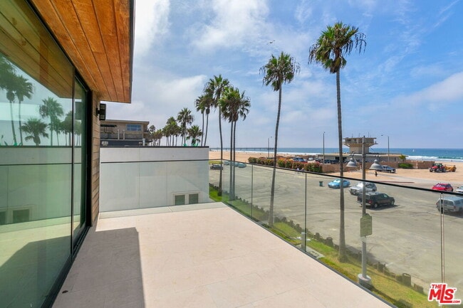 Building Photo - 2205 Ocean Front Walk