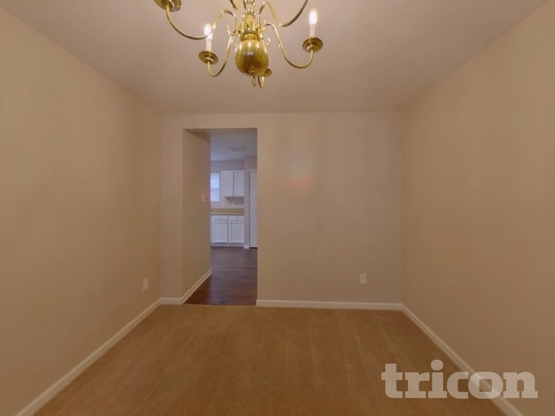 Building Photo - 923 Littleton Dr