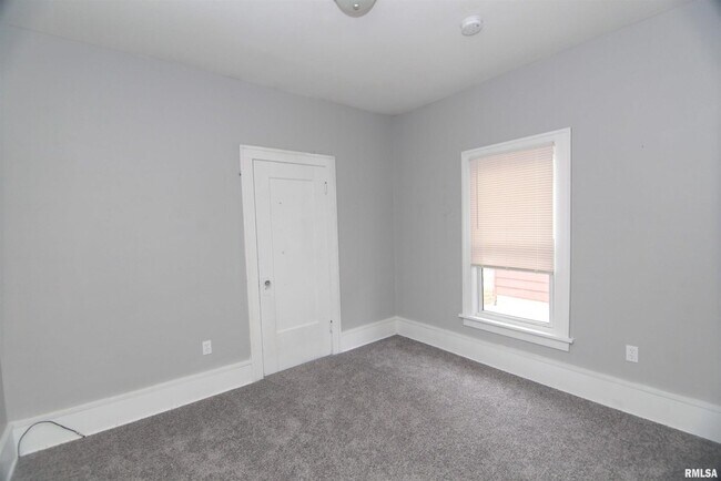 Building Photo - 1124 18th Ave