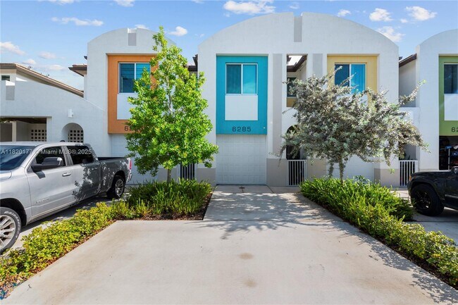 Primary Photo - 6285 SW 47th Manor