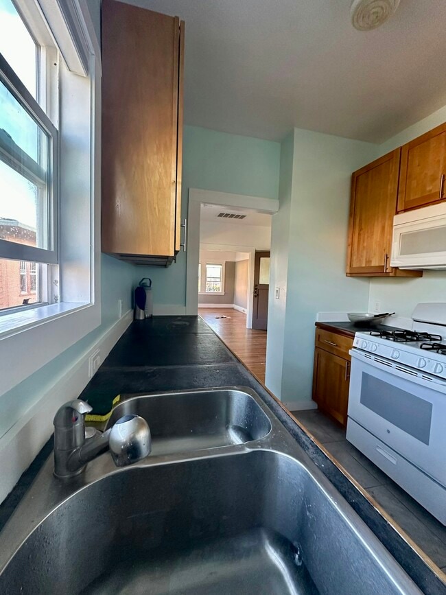 Building Photo - 444 40th St