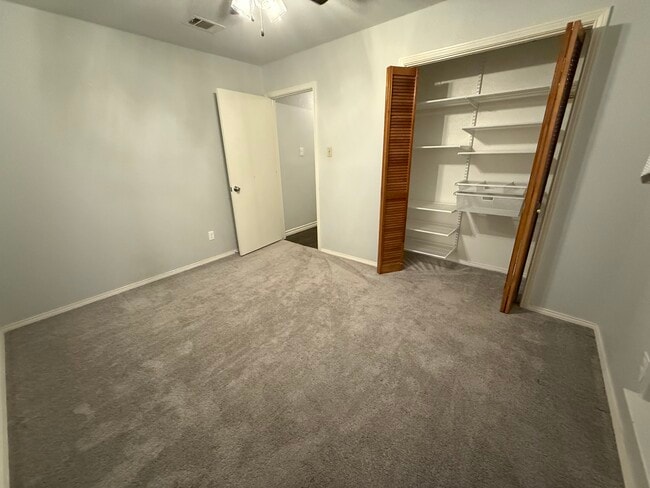 Building Photo - 2950 Crestline Dr