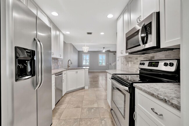 Building Photo - 2873 E Community Dr