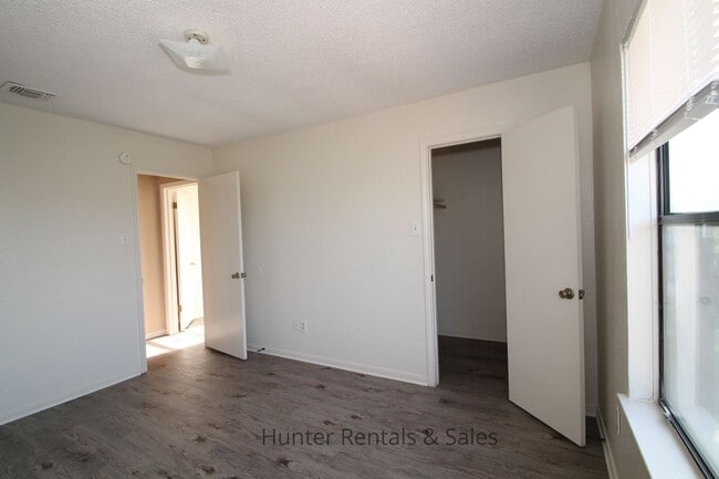Building Photo - Comfortable Two-Story Townhouse