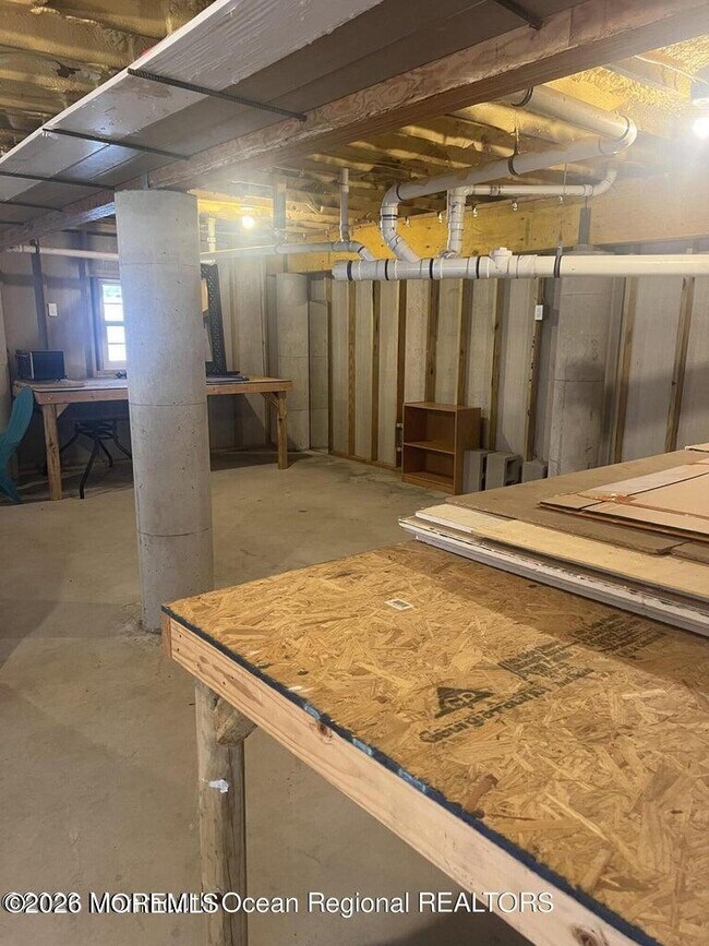 Building Photo - 83 Vanard Dr