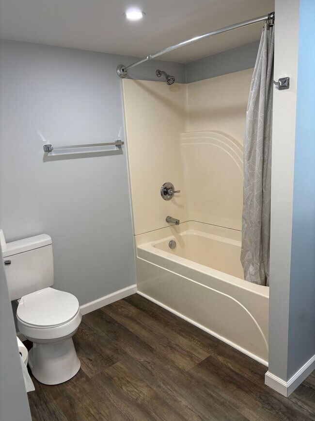 Building Photo - 2 BED, 1 BATH MOBILE HOME IN RANDLEMAN