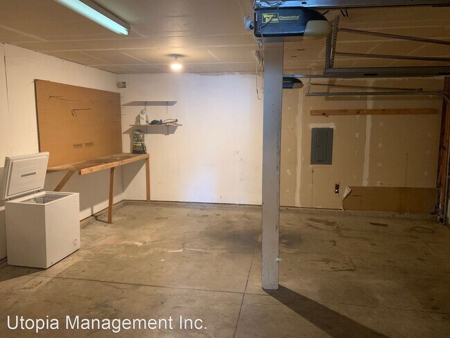 Building Photo - 3 br, 2.5 bath House - 1496 Fruitland Drive