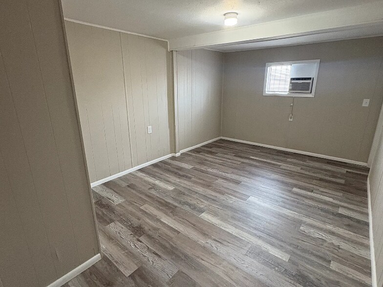 Building Photo - 1089 W Schafer Dr