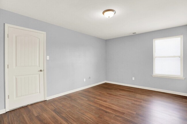 Building Photo - 7501 Bronze Dr