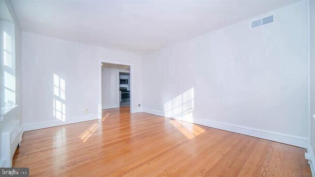 Building Photo - 711 N Broom St