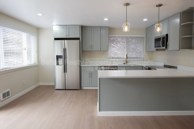 Building Photo - 6116 22nd Ave NW