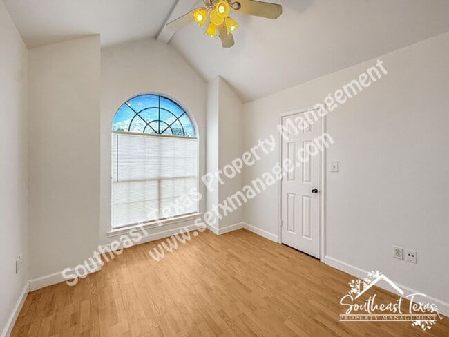 Building Photo - 7912 South Dr