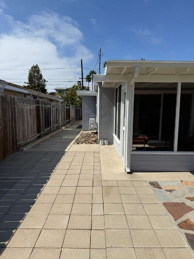 Building Photo - 5360 El Arbol Dr