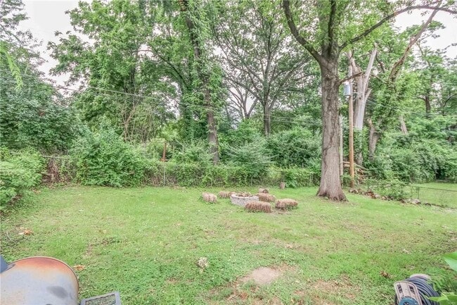 Building Photo - Charming 2-Bedroom Home